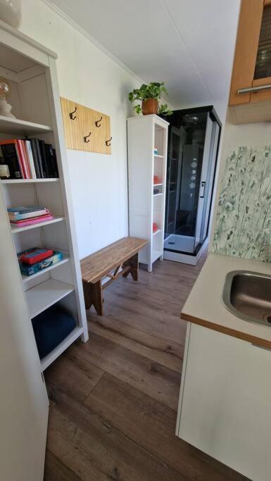 Tiny House "De Veenpolder" De Veenhoop Экстерьер фото
